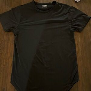 Cuts elongated men’s XL black shirt